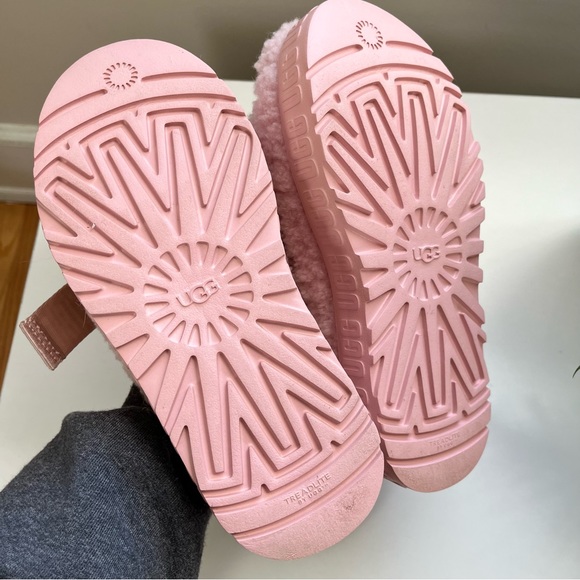 ๐SOLD๐UGG Fluffy Slipper Platform Slides - Picture 4 of 4